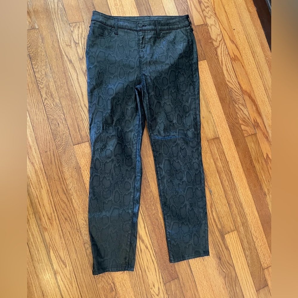 Chicos Snake Print Jeans SZ 1R ( 8) Waist 32.5 Inseam 28 CottonPolySpandex NWOT
